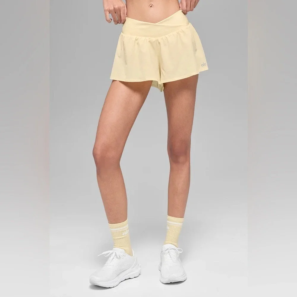 Alo Yoga V-Cute Running Short Candlelight Yellow XXS